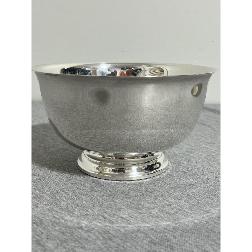Wm A Rogers Paul Revere Reproduction Silverplate Footed Serving Bowls Set of 2 - Picture 6 of 11